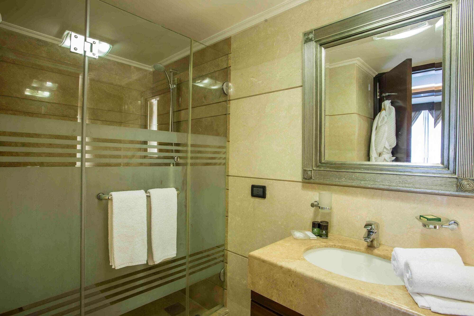 Imperial Suites Hotel Beirut Ngoại thất bức ảnh